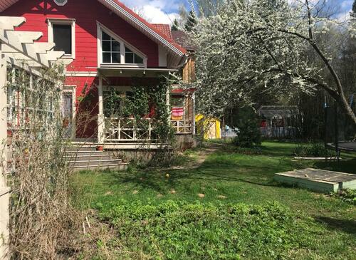 Дом Деревянный красный