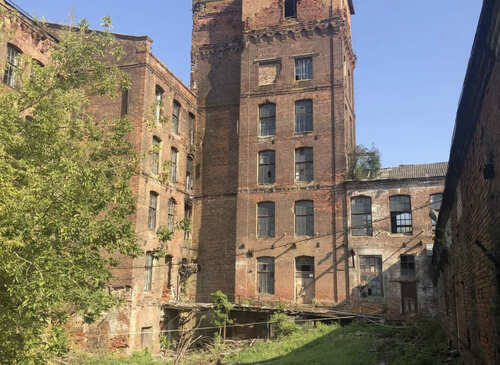 Историческое здание фабрика красного кирпичаа