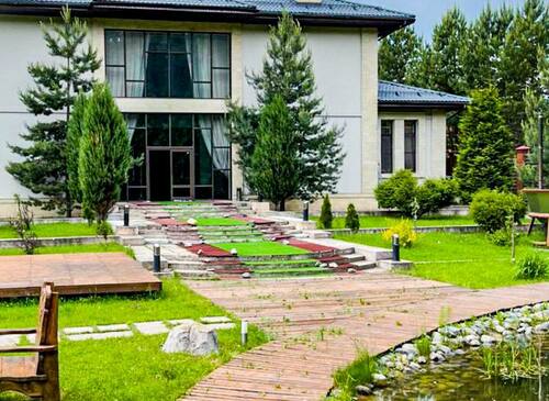 3х этажный дом на большом участке