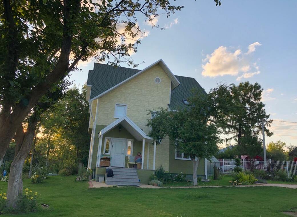 Два дома на одном участке